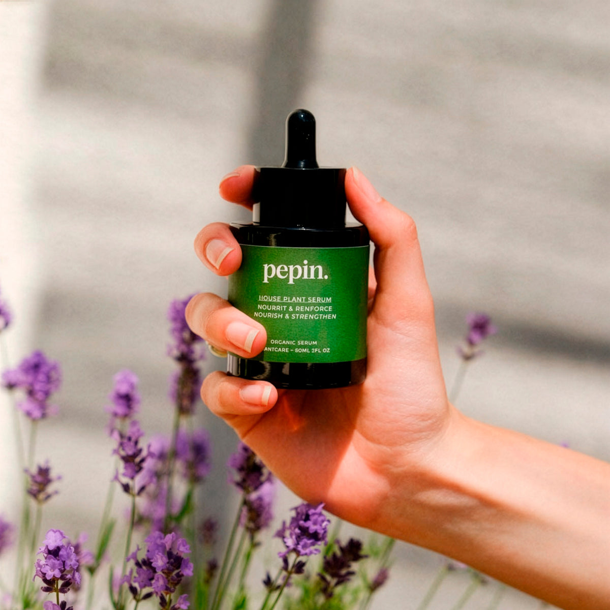 - Pflegendes Serum – Grüne Pflanzen - Dünger und Bodenverbesserer für den Garten